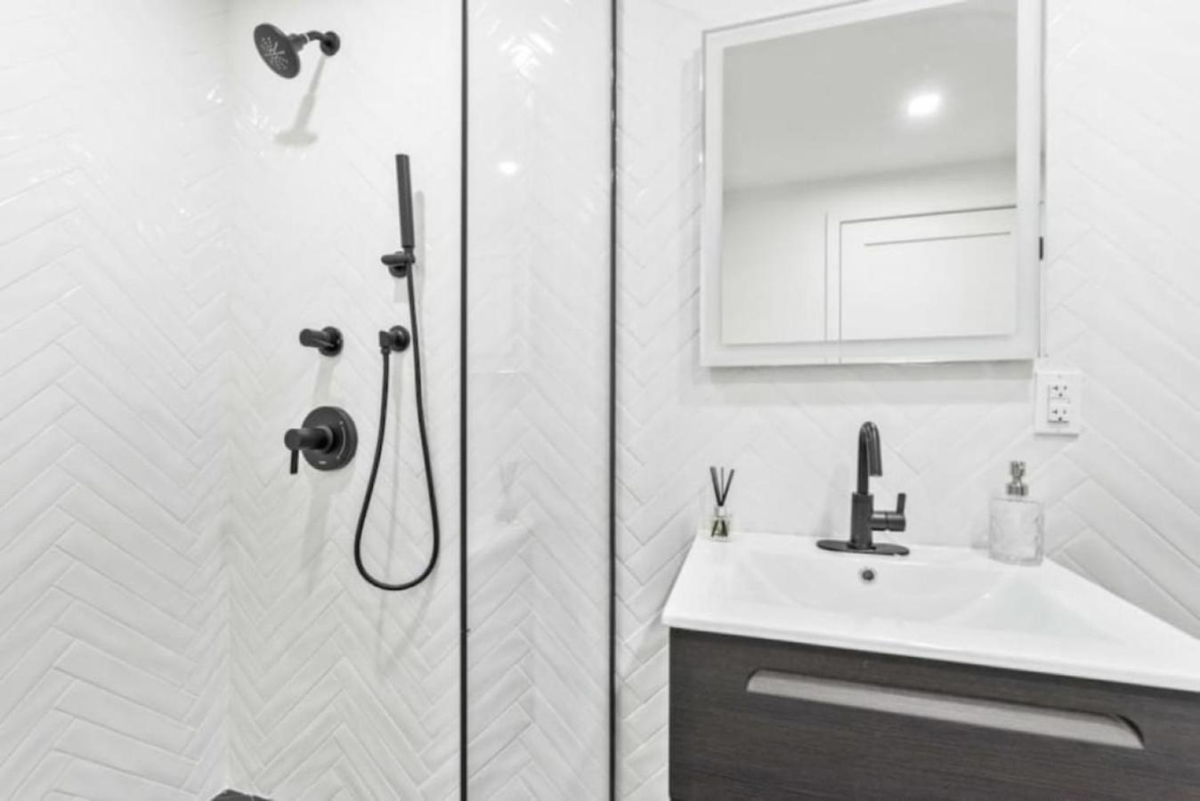Luxe Studio With Charming Juliet Balcony Nova York Exterior foto