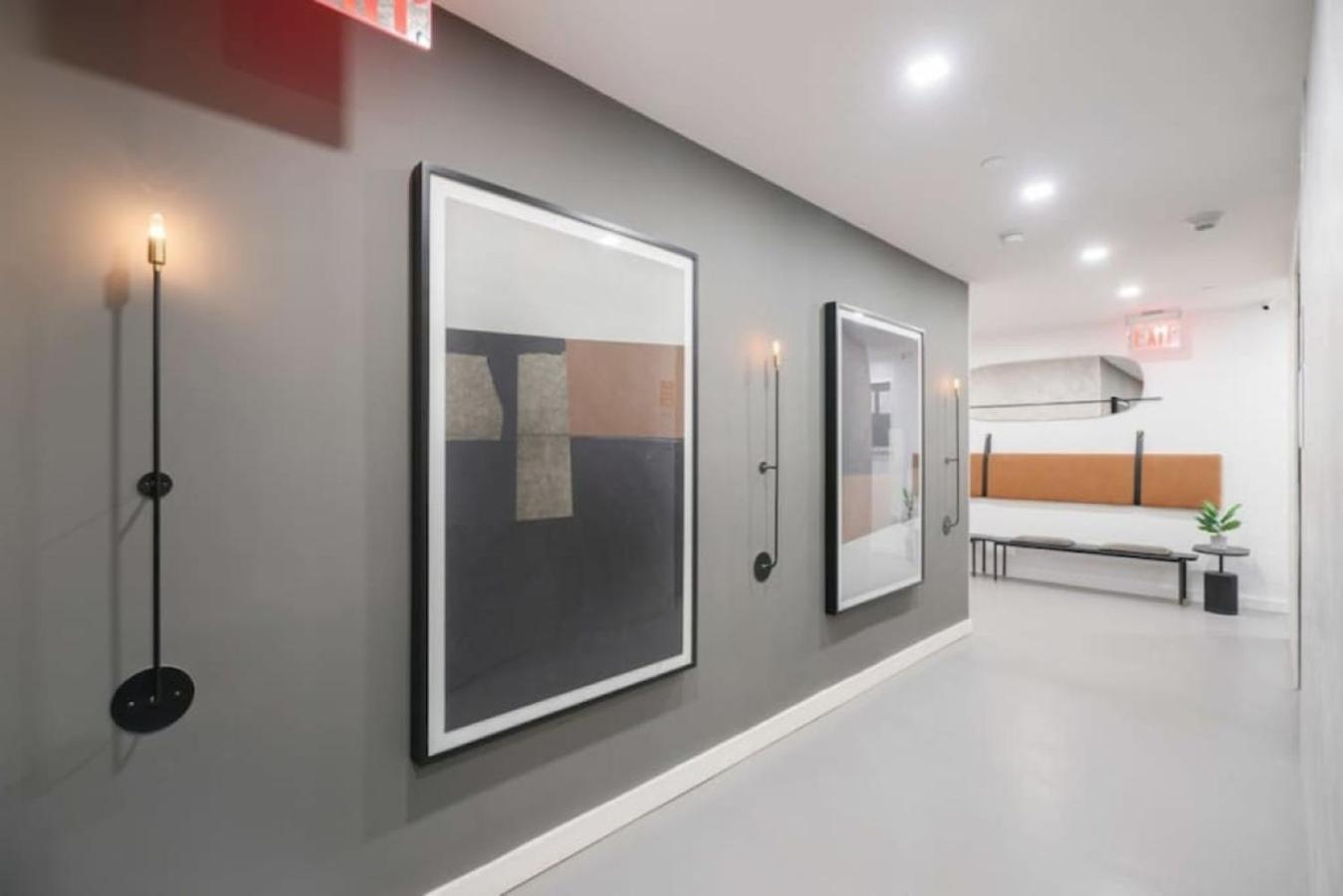 Luxe Studio With Charming Juliet Balcony Nova York Exterior foto