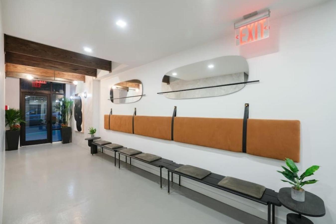 Luxe Studio With Charming Juliet Balcony Nova York Exterior foto