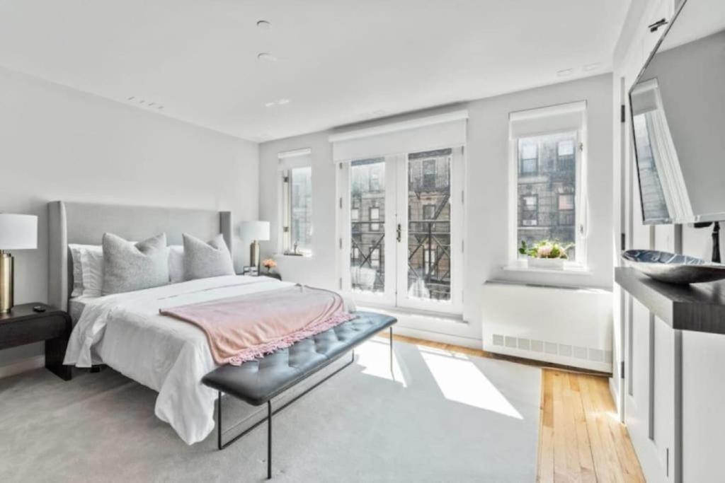 Luxe Studio With Charming Juliet Balcony Nova York Exterior foto