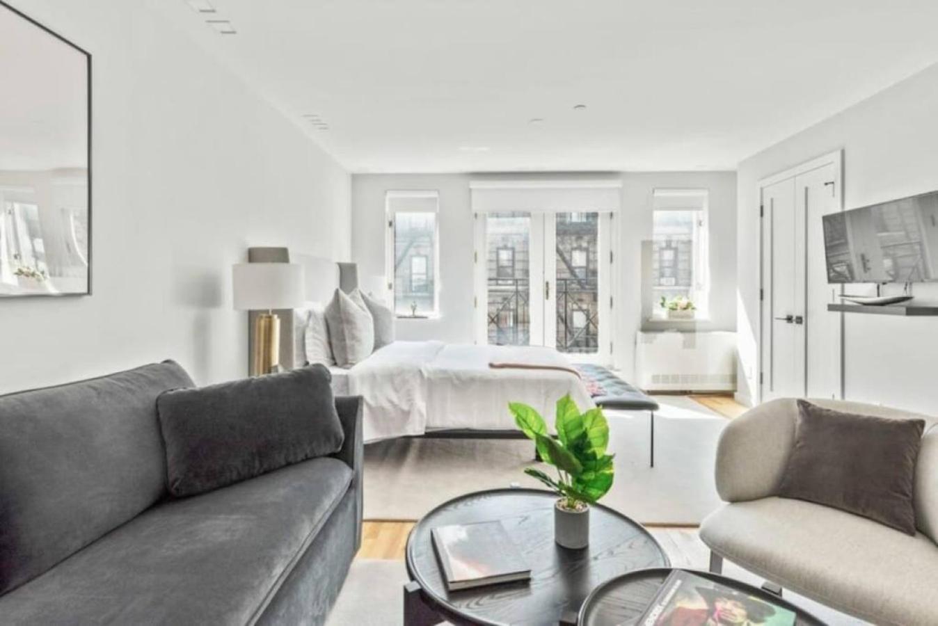 Luxe Studio With Charming Juliet Balcony Nova York Exterior foto