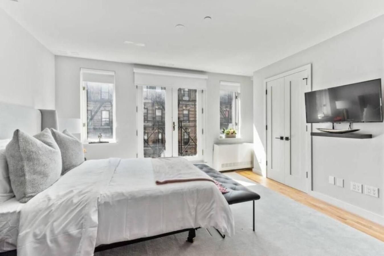 Luxe Studio With Charming Juliet Balcony Nova York Exterior foto