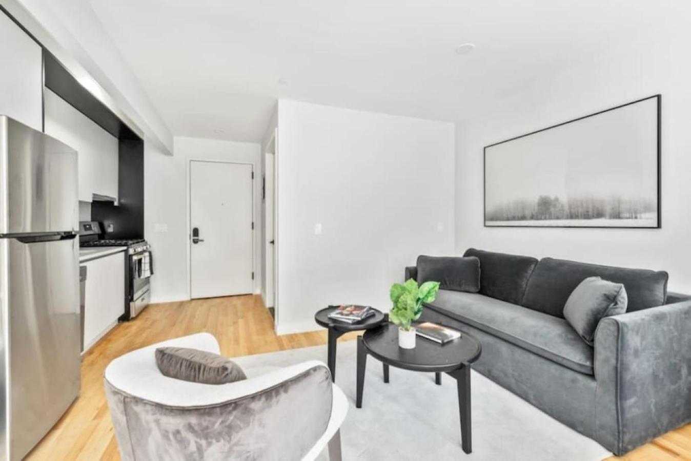 Luxe Studio With Charming Juliet Balcony Nova York Exterior foto