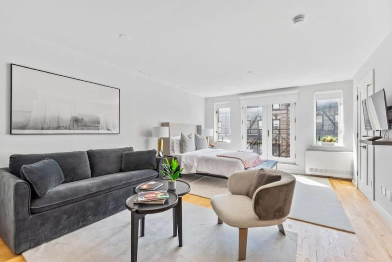 Luxe Studio With Charming Juliet Balcony Nova York Exterior foto
