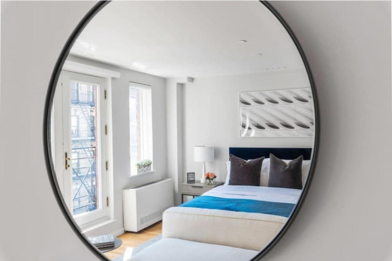 Luxe Studio With Charming Juliet Balcony Nova York Exterior foto