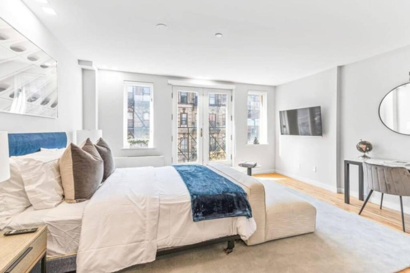 Luxe Studio With Charming Juliet Balcony Nova York Exterior foto