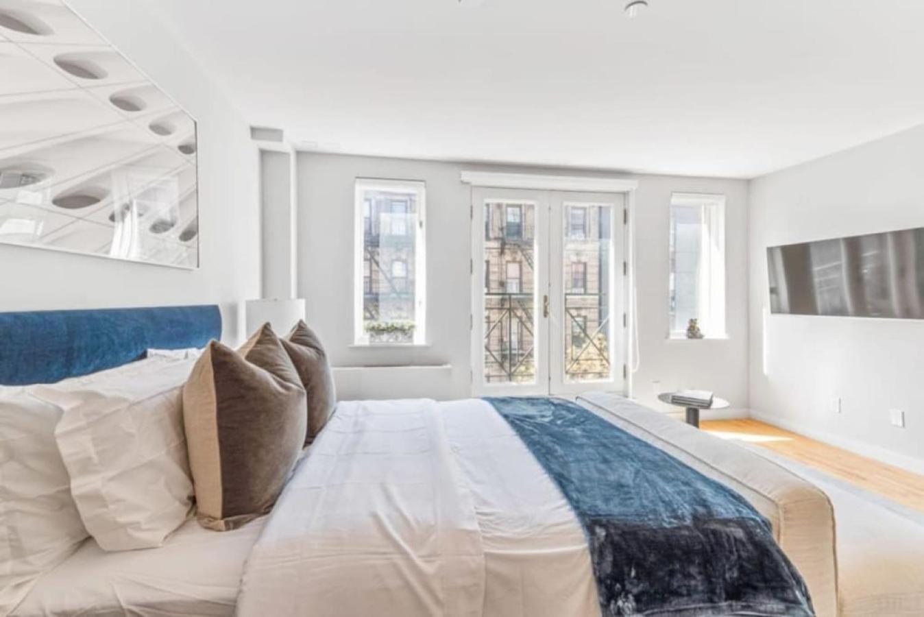 Luxe Studio With Charming Juliet Balcony Nova York Exterior foto